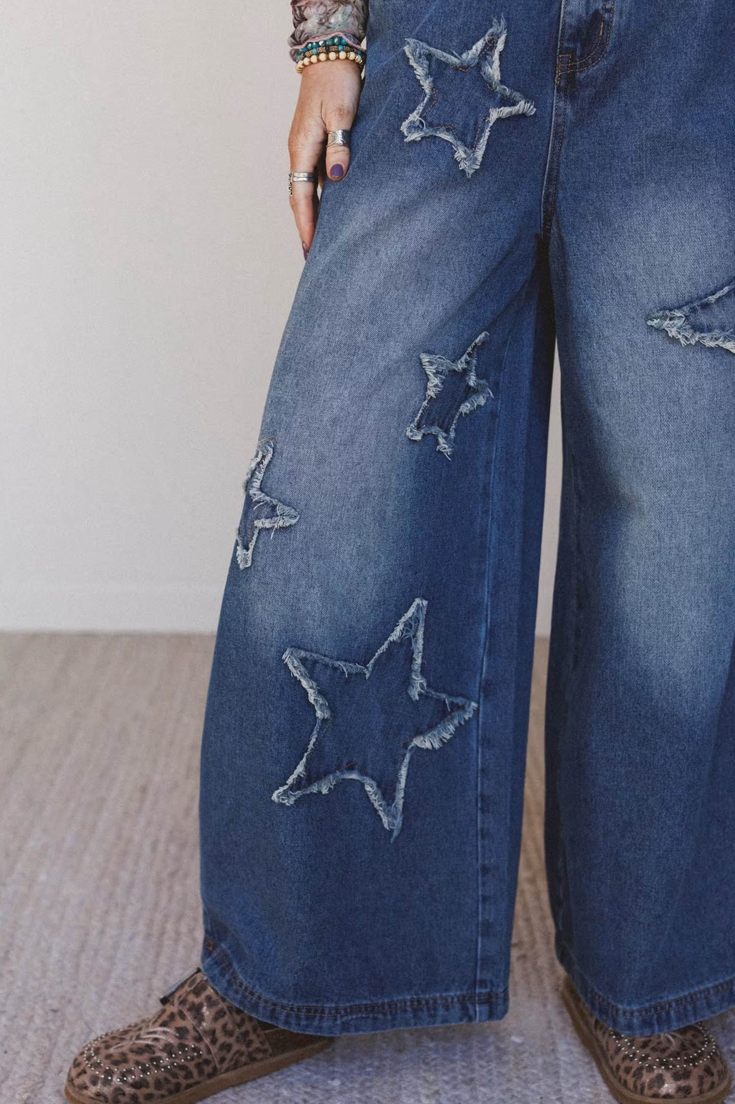 Star Appliqued Barrell Jeans