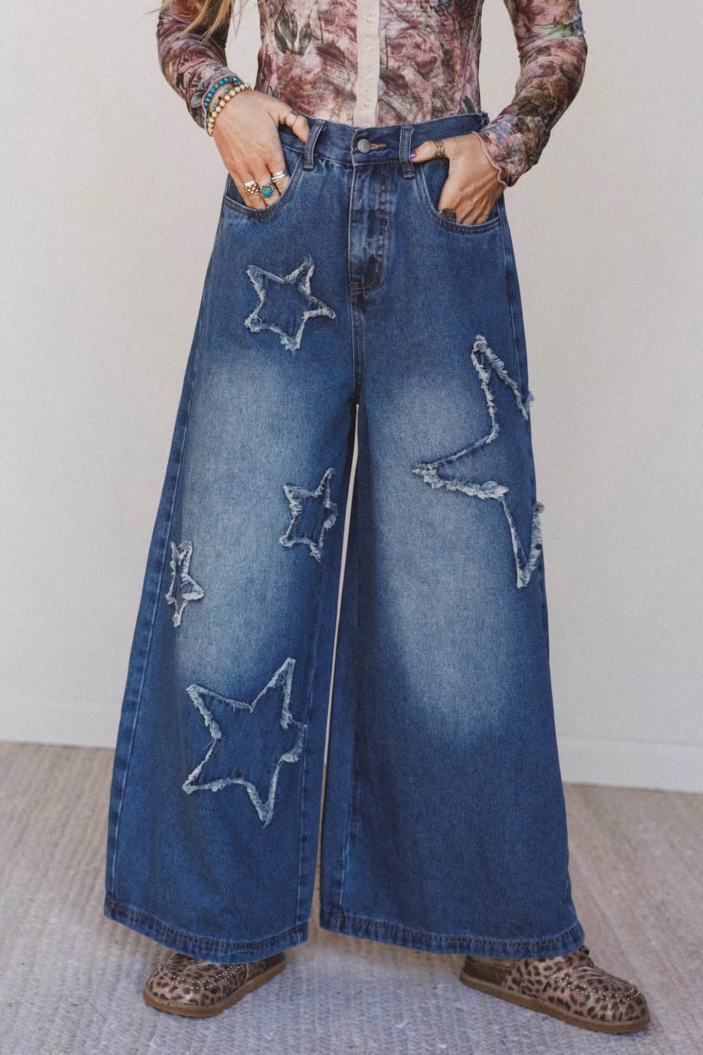 Star Appliqued Barrell Jeans